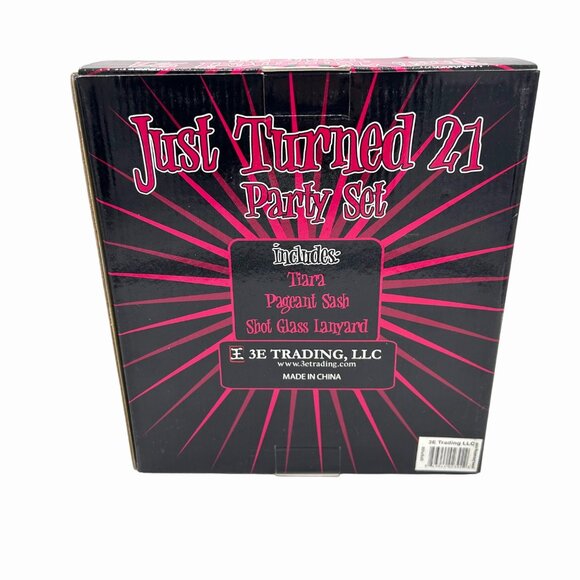 NIB JUST TURNED 21 PARTY SET NOVELTY SHOT GLASS LANYARD TIARA & SASH BOX SET - Picture 4 of 4